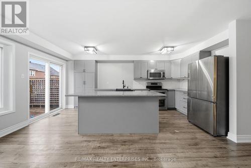6930 Elliott Parliament Street, Mississauga, ON - Indoor Photo Showing Kitchen With Upgraded Kitchen