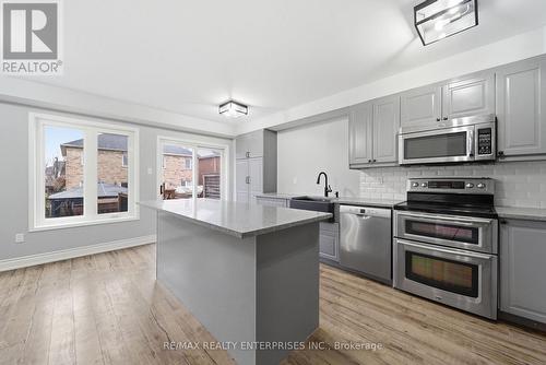 6930 Elliott Parliament Street, Mississauga, ON - Indoor Photo Showing Kitchen