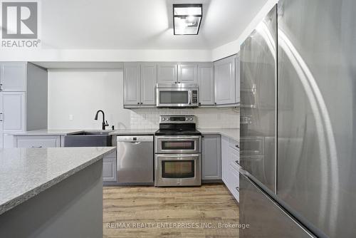 6930 Elliott Parliament Street, Mississauga, ON - Indoor Photo Showing Kitchen With Upgraded Kitchen