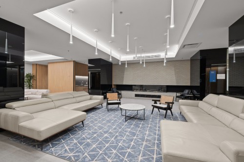 Salon - 2326-60 Rue De L'Éclipse, Brossard, QC - Indoor