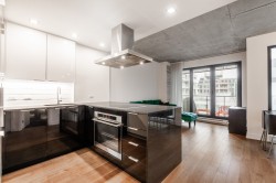 812-700 Rue St-Paul O.  Montréal (Ville-Marie), QC H3C 0X2