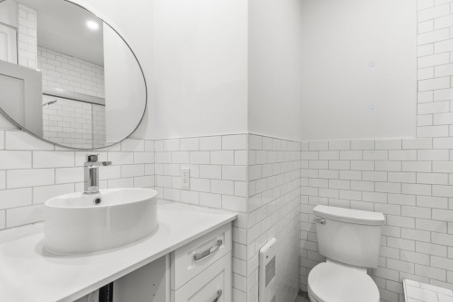 Bathroom - 6972 Rue St-Dominique, Montréal (Rosemont/La Petite-Patrie), QC - Indoor Photo Showing Bathroom