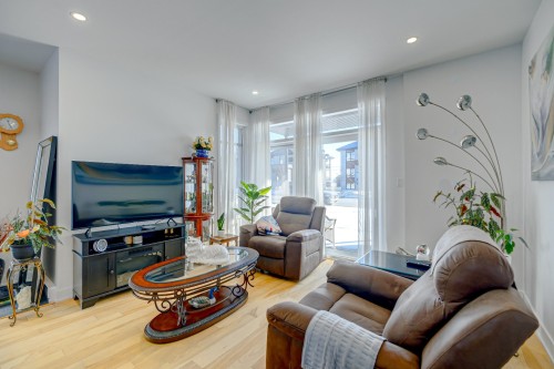 Salon - 75 Rue Bella, Saint-Jean-Sur-Richelieu, QC - Indoor Photo Showing Living Room