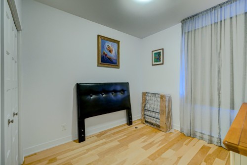 Chambre à coucher - 75 Rue Bella, Saint-Jean-Sur-Richelieu, QC - Indoor Photo Showing Other Room