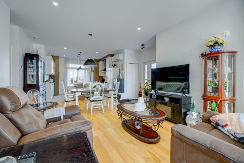 Salon - 75 Rue Bella, Saint-Jean-Sur-Richelieu, QC - Indoor Photo Showing Living Room
