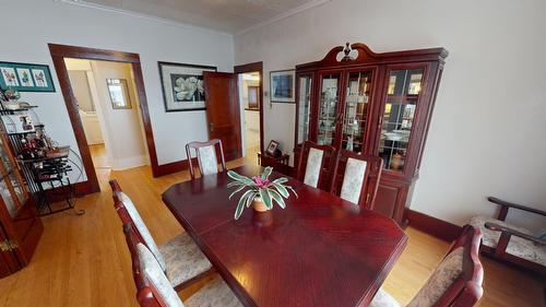 301 11Th Avenue, Cranbrook, BC - Indoor Photo Showing Dining Room