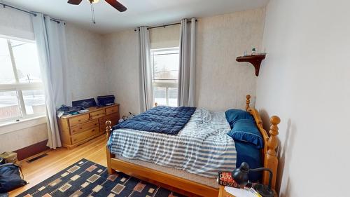 301 11Th Avenue, Cranbrook, BC - Indoor Photo Showing Bedroom