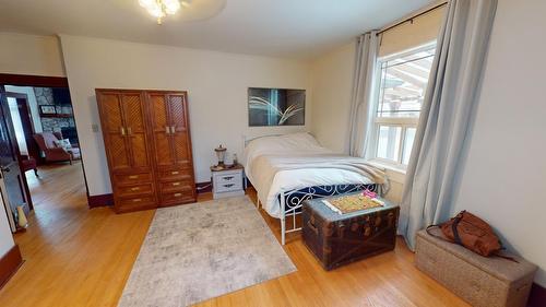 301 11Th Avenue, Cranbrook, BC - Indoor Photo Showing Bedroom