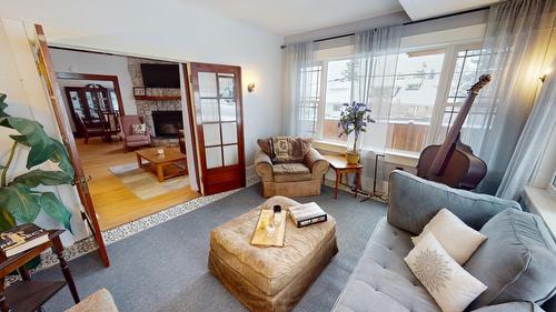 301 11Th Avenue, Cranbrook, BC - Indoor Photo Showing Living Room With Fireplace