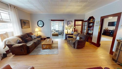 301 11Th Avenue, Cranbrook, BC - Indoor Photo Showing Living Room
