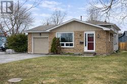 32 COURTICE CRESCENT Collingwood, ON L9Y 4G1