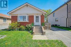 43 YORKSHIRE ROAD Toronto, ON M1K 3B7