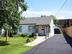 15 EASTERN AVENUE  Brampton, ON L6W 1X5