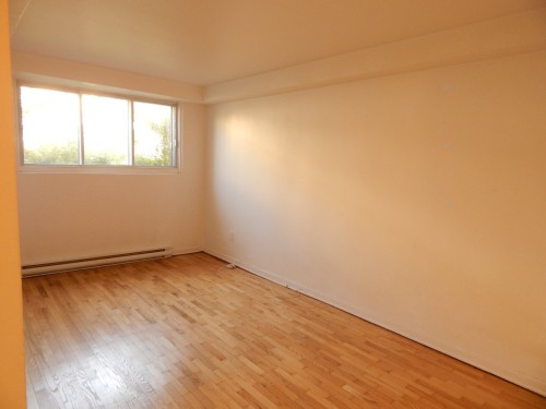 Living Room - 1-8660 Av. Bloomfield, Montréal (Villeray/Saint-Michel/Parc-Extension), QC - Indoor Photo Showing Other Room