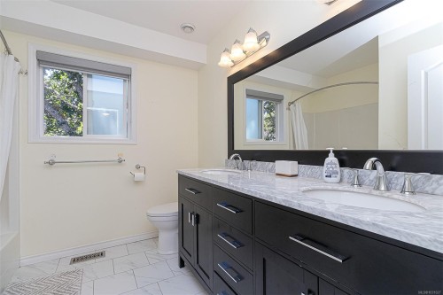 2619 Crystalview Dr, Langford, BC 