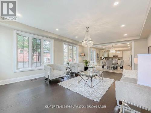 2 Stonebridge Drive, Markham, ON - Indoor Photo Showing Living Room