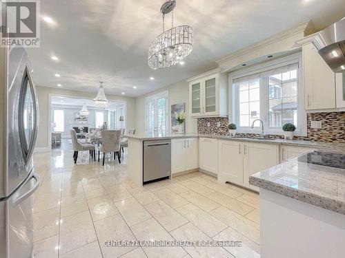 2 Stonebridge Drive, Markham, ON - Indoor Photo Showing Kitchen With Upgraded Kitchen