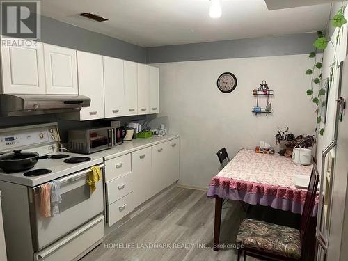 45 West Park Avenue, Hamilton, ON - Indoor Photo Showing Kitchen