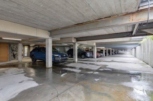 Garage - 203-2170 Rue Cartier, Montréal (Ville-Marie), QC - Indoor Photo Showing Garage