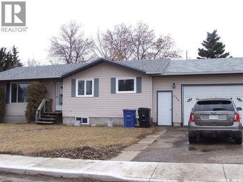 524 1St Street W, Leader, SK - Outdoor With Facade