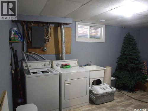 524 1St Street W, Leader, SK - Indoor Photo Showing Laundry Room