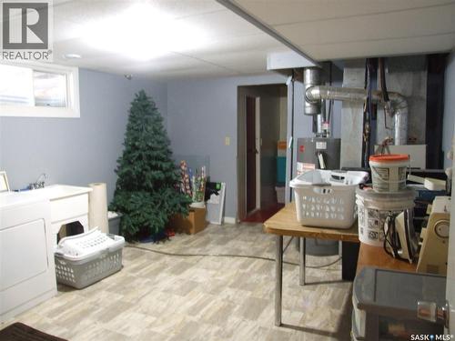 524 1St Street W, Leader, SK - Indoor