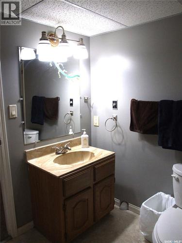 524 1St Street W, Leader, SK - Indoor Photo Showing Bathroom