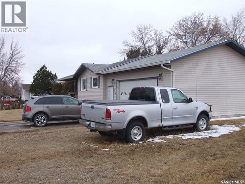 524 1St Street W, Leader, SK - Outdoor
