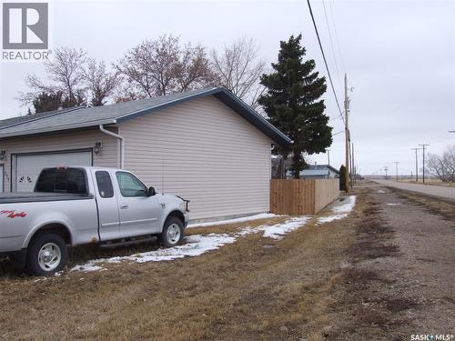 524 1St Street W, Leader, SK - Outdoor