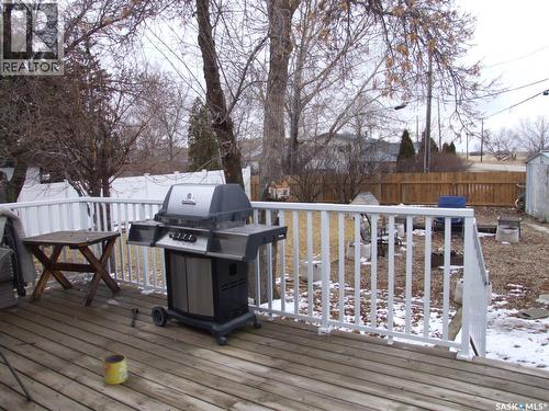 524 1St Street W, Leader, SK - Outdoor With Deck Patio Veranda