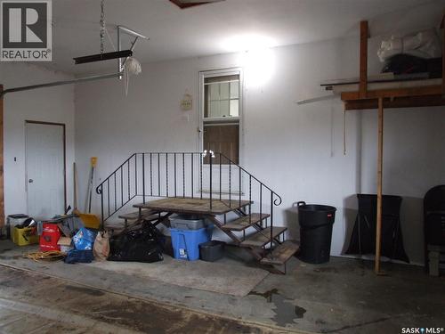 524 1St Street W, Leader, SK - Indoor Photo Showing Garage