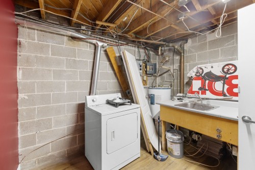 Salle de lavage - 303 Rue Hyman, Dollard-Des-Ormeaux, QC - Indoor Photo Showing Laundry Room