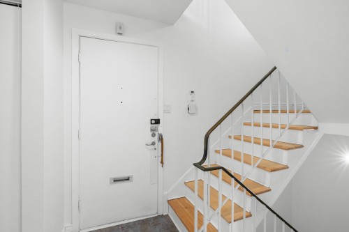 Escalier - 303 Rue Hyman, Dollard-Des-Ormeaux, QC - Indoor Photo Showing Other Room