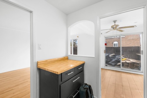 Cuisine - 303 Rue Hyman, Dollard-Des-Ormeaux, QC - Indoor Photo Showing Other Room