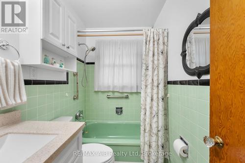 10 Clark Avenue, Kitchener, ON - Indoor Photo Showing Bathroom