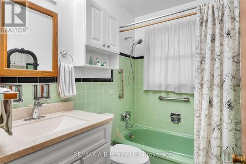10 Clark Avenue, Kitchener, ON - Indoor Photo Showing Bathroom