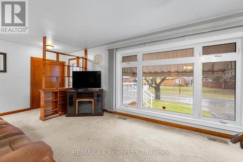 10 Clark Avenue, Kitchener, ON - Indoor