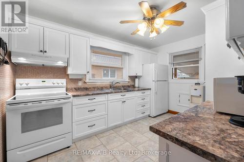 10 Clark Avenue, Kitchener, ON - Indoor Photo Showing Kitchen