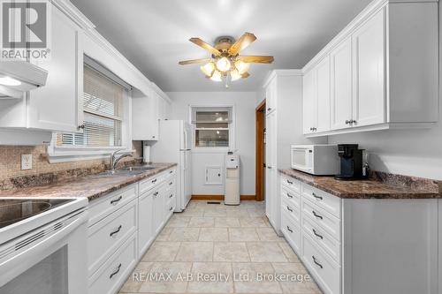 10 Clark Avenue, Kitchener, ON - Indoor Photo Showing Kitchen