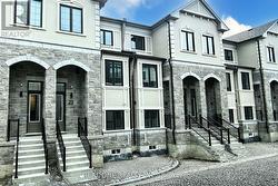 23 AGNES LANE Richmond Hill, ON L4B 0J7