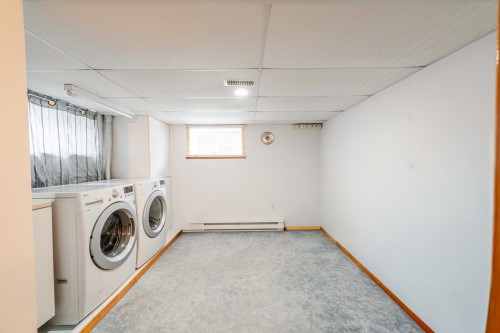 Salle de lavage - 321 Ch. Bourassa, Acton Vale, QC - Indoor Photo Showing Laundry Room