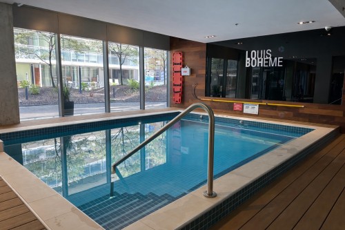 Piscine - 706-350 Boul. De Maisonneuve O., Montréal (Ville-Marie), QC - Indoor Photo Showing Other Room With In Ground Pool