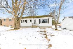 18 SUMMIT STREET  Deep River, ON K0J 1P0