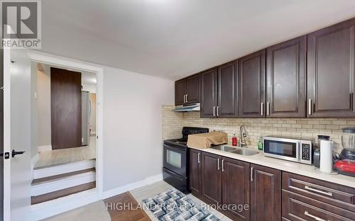 1139 Shadeland Drive, Mississauga, ON - Indoor Photo Showing Kitchen With Double Sink