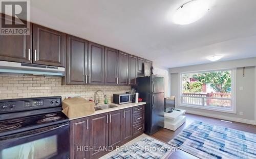1139 Shadeland Drive, Mississauga, ON - Indoor Photo Showing Kitchen
