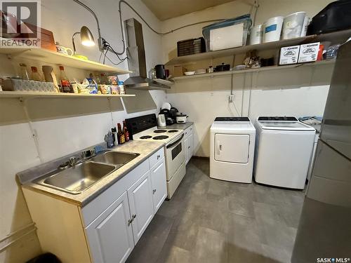 406 - 410 Railway Avenue, Eston, SK 