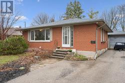 56 OTTAWA CRESCENT Guelph (St. George's), ON N1E 2A9