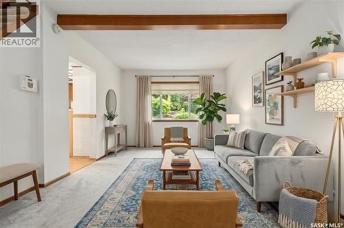 528 Athabasca Street E, Moose Jaw, SK - Indoor Photo Showing Living Room