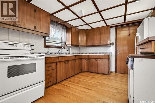 528 Athabasca Street E, Moose Jaw, SK - Indoor Photo Showing Kitchen