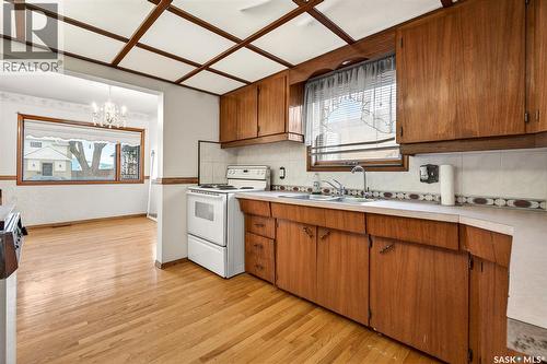 528 Athabasca Street E, Moose Jaw, SK - Indoor Photo Showing Kitchen With Double Sink